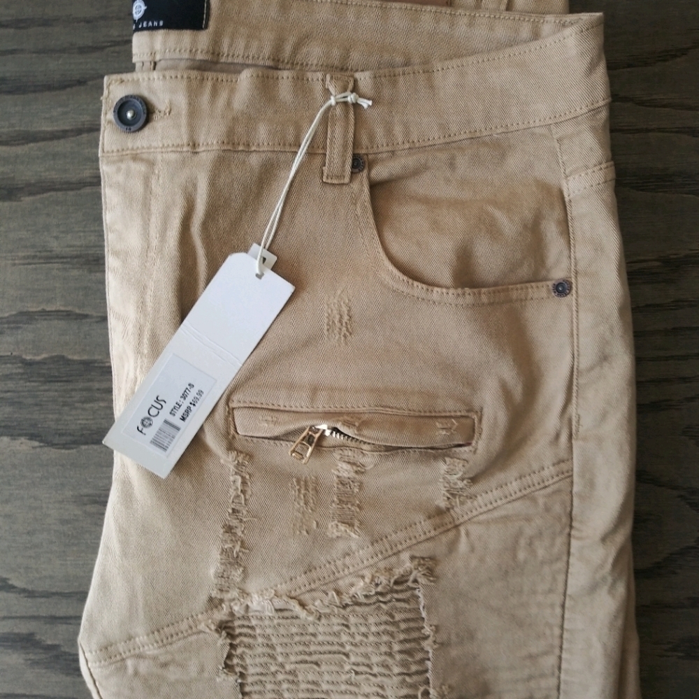 FOCUS SHORTS